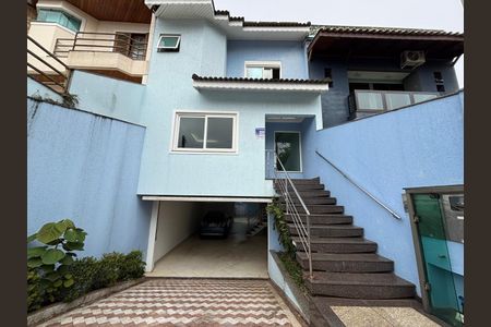 Casa à venda com 322m², 3 quartos e 3 vagasFachada