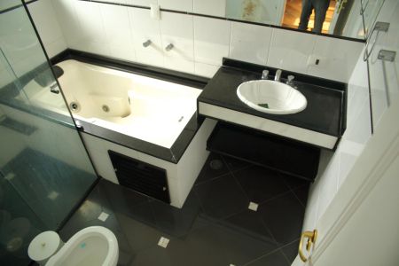 Casa à venda com 322m², 3 quartos e 3 vagasBanheiro da Suíte 1