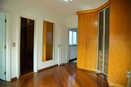 Casa à venda com 322m², 3 quartos e 3 vagasSuíte 1