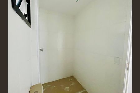 Apartamento à venda com 89m², 2 quartos e 1 vaga Apartamento à venda com 89m², 2 quartos e 1 vagaBanheiro