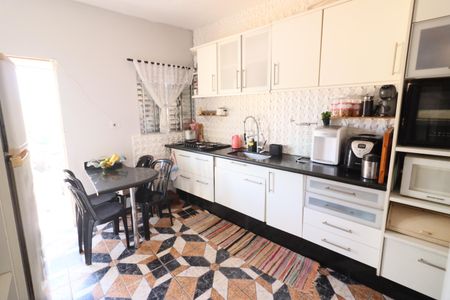 Casa à venda com 293m², 6 quartos e 1 vagaCozinha 