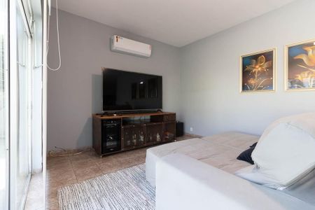 Sala de casa à venda com 3 quartos, 250m² em Bosque da Saúde, São Paulo