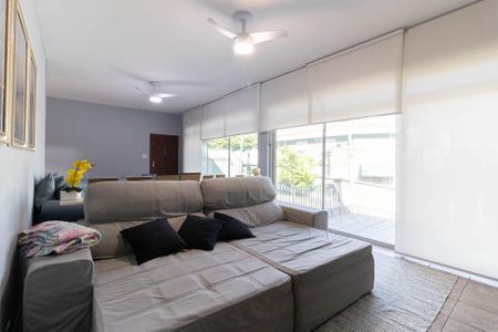 Casa à venda com 250m², 3 quartos e 3 vagasSala