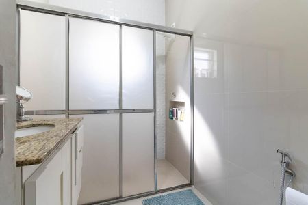 Casa à venda com 250m², 3 quartos e 3 vagasBanheiro 2