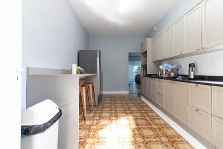 Casa à venda com 250m², 3 quartos e 3 vagasCozinha 