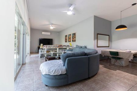 Casa à venda com 250m², 3 quartos e 3 vagasSala