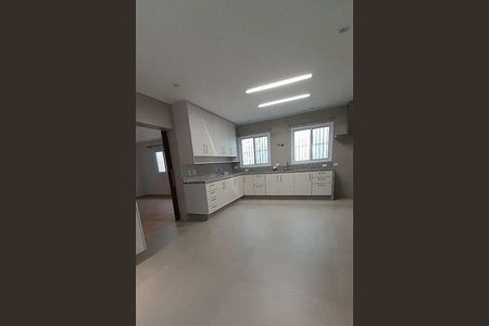 Casa à venda com 226m², 3 quartos e 4 vagas