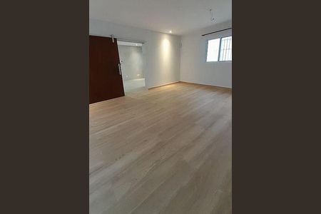 Casa à venda com 226m², 3 quartos e 4 vagas