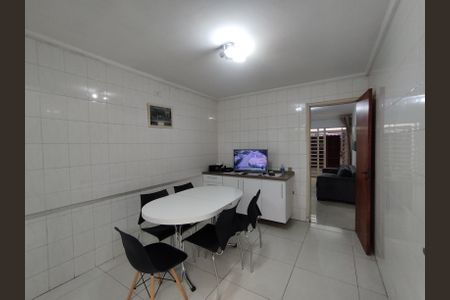 Casa à venda com 173m², 3 quartos e 2 vagas Casa à venda com 173m², 3 quartos e 2 vagasCozinha - Armários