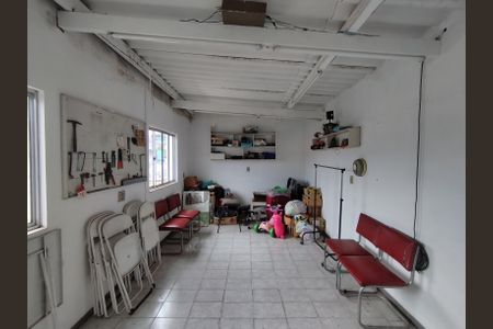 Casa à venda com 173m², 3 quartos e 2 vagasGalpão 