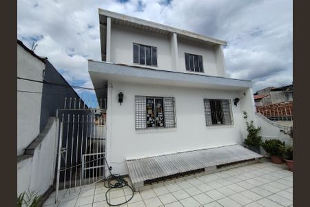 Casa à venda com 173m², 3 quartos e 2 vagas Casa à venda com 173m², 3 quartos e 2 vagasVaranda