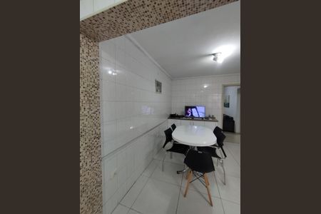 Casa à venda com 173m², 3 quartos e 2 vagas Casa à venda com 173m², 3 quartos e 2 vagasCozinha - Armários