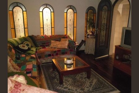 Casa à venda com 3 quartos, 220m² em Vila Santo Estefano, São Paulo