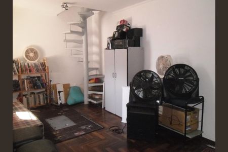 Casa à venda com 3 quartos, 220m² em Vila Santo Estefano, São Paulo