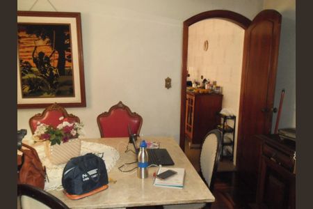 Casa à venda com 3 quartos, 220m² em Vila Santo Estefano, São Paulo