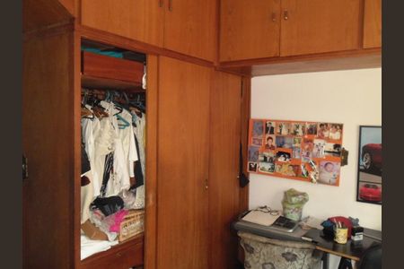 Casa à venda com 3 quartos, 220m² em Vila Santo Estefano, São Paulo