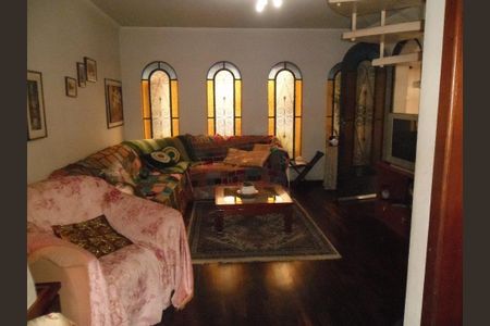 Casa à venda com 3 quartos, 220m² em Vila Santo Estefano, São Paulo