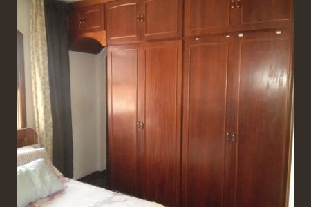 Casa à venda com 3 quartos, 220m² em Vila Santo Estefano, São Paulo