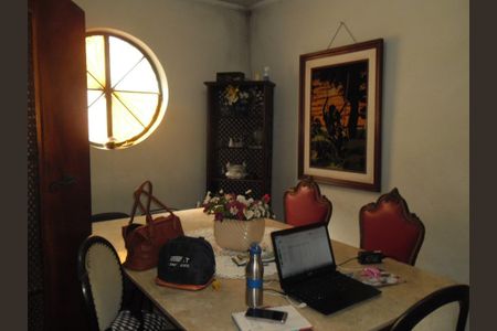 Casa à venda com 3 quartos, 220m² em Vila Santo Estefano, São Paulo