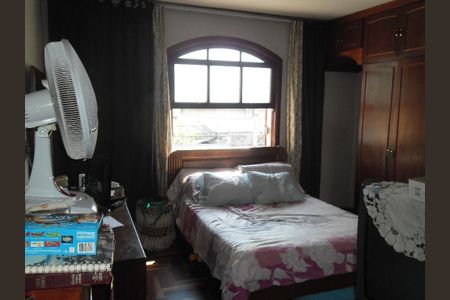 Casa à venda com 3 quartos, 220m² em Vila Santo Estefano, São Paulo