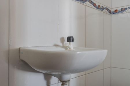 Banheiro de apartamento à venda com 1 quarto, 42m² em Jardim Dona Leopoldina, Porto Alegre