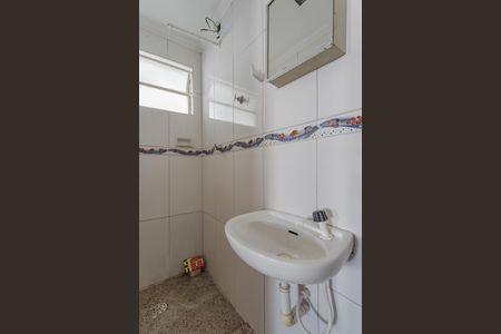 Banheiro de apartamento à venda com 1 quarto, 42m² em Jardim Dona Leopoldina, Porto Alegre