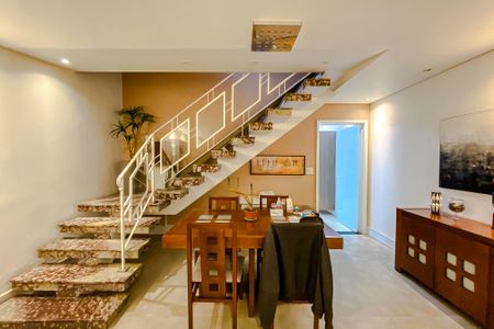 Sala de casa à venda com 4 quartos, 193m² em Vila Regente Feijó, São Paulo