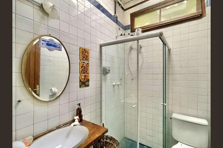 Banheiro de casa de condomínio para alugar com 3 quartos, 440m² em Vila Real Moinho Velho, Embu das Artes