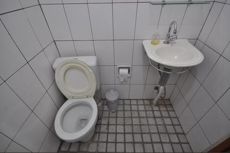 Casa à venda com 100m², 4 quartos e 2 vagasBanheiro 2
