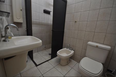Casa à venda com 100m², 4 quartos e 2 vagasBanheiro 1