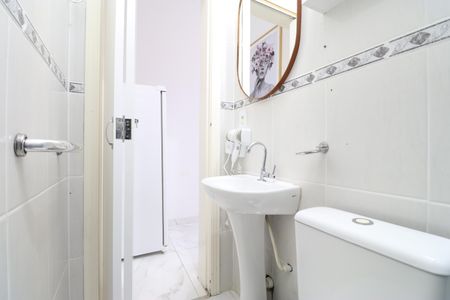 Banheiro de apartamento para alugar com 1 quarto, 45m² em Luz, São Paulo