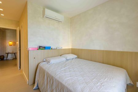 Apartamento à venda com 233m², 4 quartos e 3 vagas Apartamento à venda com 233m², 4 quartos e 3 vagasSuíte 1