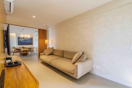 Apartamento à venda com 233m², 4 quartos e 3 vagas Apartamento à venda com 233m², 4 quartos e 3 vagasSala 2