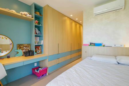 Apartamento à venda com 233m², 4 quartos e 3 vagas Apartamento à venda com 233m², 4 quartos e 3 vagasSuíte 1