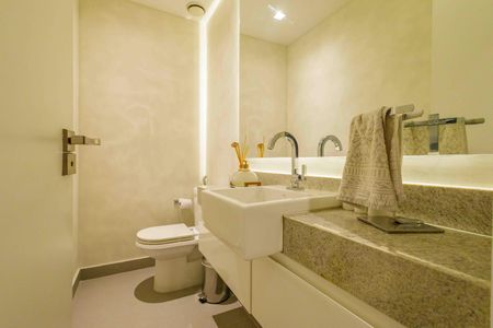 Apartamento à venda com 233m², 4 quartos e 3 vagas Apartamento à venda com 233m², 4 quartos e 3 vagasLavabo