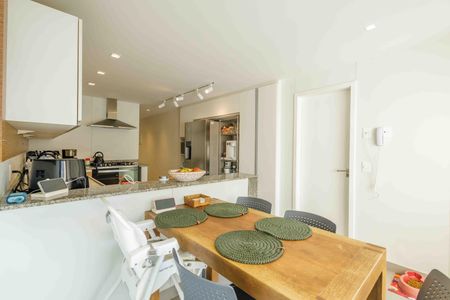 Apartamento à venda com 233m², 4 quartos e 3 vagas Apartamento à venda com 233m², 4 quartos e 3 vagasCozinha