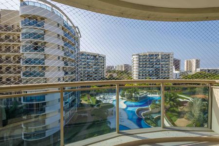 Apartamento à venda com 233m², 4 quartos e 3 vagas Apartamento à venda com 233m², 4 quartos e 3 vagasVaranda da Suíte 3