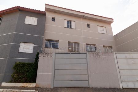 Casa à venda com 115m², 2 quartos e 4 vagas Casa à venda com 115m², 2 quartos e 4 vagasFachada