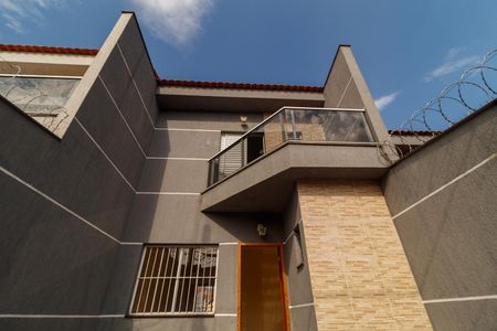 Casa à venda com 115m², 2 quartos e 4 vagas Casa à venda com 115m², 2 quartos e 4 vagasFachada