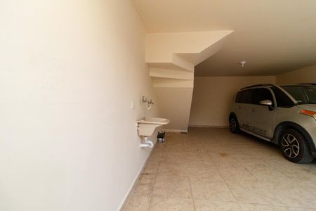 Casa à venda com 115m², 2 quartos e 4 vagas Casa à venda com 115m², 2 quartos e 4 vagasGaragem