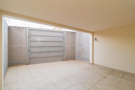 Casa à venda com 115m², 2 quartos e 4 vagas Casa à venda com 115m², 2 quartos e 4 vagasGaragem