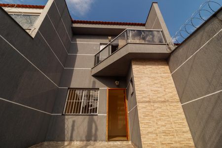Casa à venda com 115m², 2 quartos e 4 vagas Casa à venda com 115m², 2 quartos e 4 vagasFachada