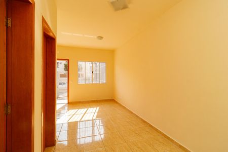 Casa à venda com 115m², 2 quartos e 4 vagas Casa à venda com 115m², 2 quartos e 4 vagasSala