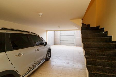 Casa à venda com 115m², 2 quartos e 4 vagas Casa à venda com 115m², 2 quartos e 4 vagasGaragem