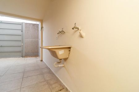 Casa à venda com 115m², 2 quartos e 4 vagas Casa à venda com 115m², 2 quartos e 4 vagasGaragem