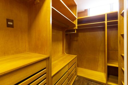 Apartamento à venda com 217m², 3 quartos e 3 vagasCloset da Suíte