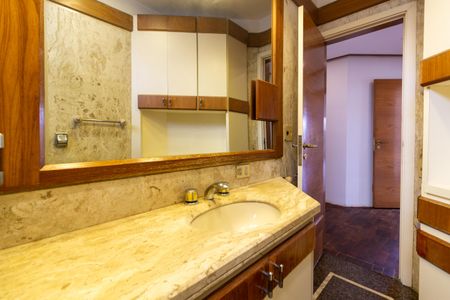 Apartamento à venda com 217m², 3 quartos e 3 vagasBanheiro