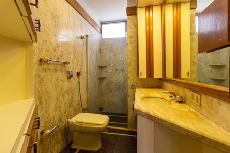 Apartamento à venda com 217m², 3 quartos e 3 vagasBanheiro