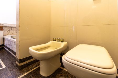 Apartamento à venda com 217m², 3 quartos e 3 vagasBanheiro da Suíte