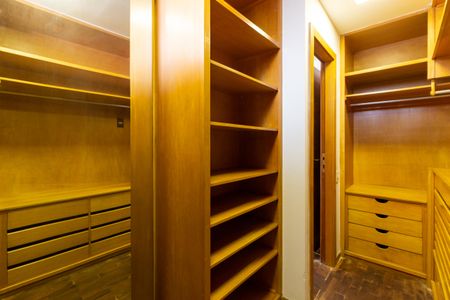 Apartamento à venda com 217m², 3 quartos e 3 vagasCloset da Suíte